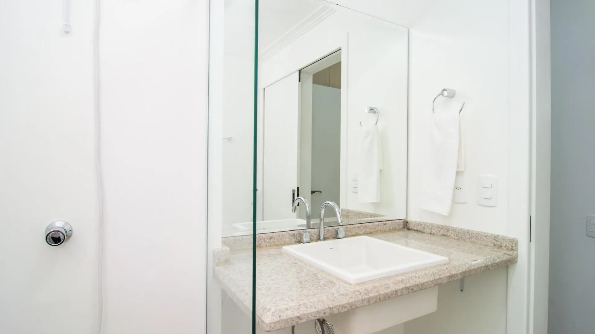 Appartamento No Coracao De Jurere, 1 Quadra Da Praia Dx6004 Florianópolis